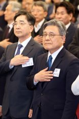 李 "잠재성장률 3%·4대 수출강국·국민소득 5만달러 달성" [6·3 대선 D-47]