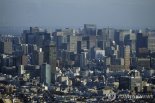 "일할 사람이 없다" 日은행, '경력>신입' 시대로... 퇴사 직원도 재입사 '러브콜'