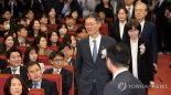 '尹 파면' 문형배·이미선 재판관 퇴임…"헌재 결정 존중해야"