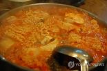 "유명 맛집에서도" 김치찌개에 미국산 돼지고기 넣고 "한돈만 사용" 거짓 표시