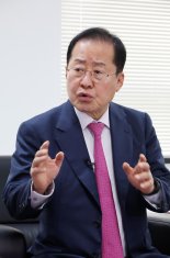 "정부개헌추진단 즉시 설치… 내년 지방선거때 개헌 투표" [대선주자 릴레이 인터뷰]