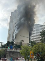 관악구 봉천동 아파트서 화재...소방대응 1단계(2보)
