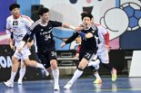 두산, SK 꺾고 핸드볼 결승 1차전 승리..10연패 대기록 '눈앞'