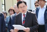 황교안, 대선후보 사퇴 "김문수 지지"..金 "뭉쳐서 하나돼야"