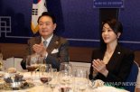 "2010년 홍콩서 구입" 김건희 여사의 그 목걸이…"2015년 11월 출시된 제품"