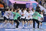 SK, 핸드볼 H리그 여자부 2년 연속 '정상'..박조은, MVP 영예
