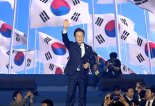 '이변은 없었다' 압도적 이재명 후보 선출..중도 우클릭-비호감 해소 과제