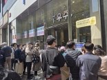 순식간에 동나버린 유심 재고에… 고객 인내심도 동났다 [SKT 유심교체 혼란]