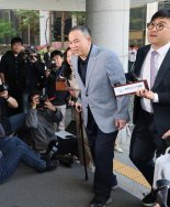 서울고검 출석 명태균 "오세훈 잡으러 서울 왔다"