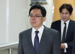 '술접대 의혹' 지귀연, 추가 입장표명 없이 '내란 재판' 진행