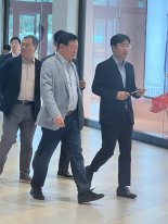 동분서주 신동빈 하노이 방문… 롯데 미래 '동남아 사업' 사활
