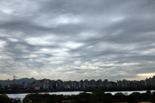 ‘거친물결구름' 나타난 서울 하늘