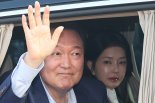 尹 ‘직권남용’ 혐의 추가 기소..."불소추특권 사라져서"