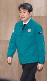 이주호 "국민들 안전한 연휴 보내도록 신경써 달라"