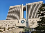 "사무실 바닥에 서류 쌓더니"…불 지르고 경찰서 난동 50대 변호사