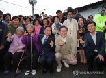 이재명 "맞춤형 주택연금·주치의제도 확대해 어르신 노후 책임지겠다"