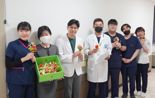 환자를 가족처럼...이춘택병원, 어버이날을 맞아 '카네이션 전달'