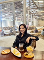 "인간 동물원이냐"…노동자 배경으로 카페서 사진 찍은 여성
