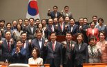 당심이 살려낸 '기호2번' 김문수, 큰절 하며 '원팀' 호소 [6·3 대선 D-22]
