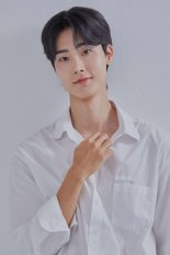 황시우, 누아엔터에 새 둥지…박해일 송새벽 수애와 '한솥밥'