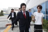 허경영 여신도 '강제추행·사기' 혐의...구속영장 청구