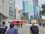 [속보]강남역 빌딩 옥상서 또 투신소동..."현재 대치 중"