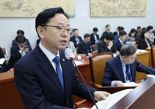 "여성 출산 가산점" 논란…민주 김문수, 선대위 자진 사퇴