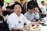 '학식 정치' 맛들인 이준석..최대 부동층 청년표심 노림수