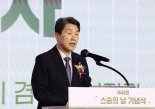 이주호 "선생님 사명감·헌신 덕에 우리가 있다"