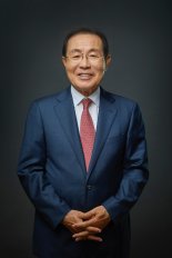 윤동한 콜마그룹 회장 "경영구조 변함 無, 서로 존중해야"