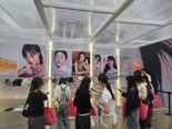 성수에 몰리는 외국인들..'이 기업' 팝업 매장 북새통됐다