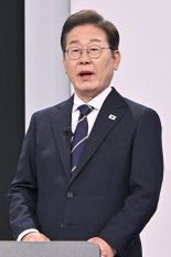 이재명 "유능한 일꾼 유용한 도구 뽑아 달라…나라 방향 정하는 선거"