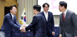 후보단일화 동력 살아날까..吳시장 토론회서 金후보 이준석 향해 "다른 후보, 다른 당이라 생각안해"