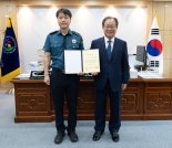 김석준 교육감, 통학로 안전 지킨 경찰관에 감사장