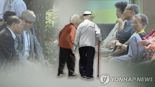 늙고 병들면 누가 날 돌봐줄까…국민 10명 중 4명 '이 사람' 꼽았다