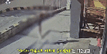 기저귀만 차고 혼자 마트 온 아이…'지문등록' 없자 골목골목 누빈 경찰들 [영상]