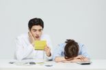 직원 월급은 안 주고 외제차 타고 백화점서 수천만원 '펑펑' 쓴 사장님