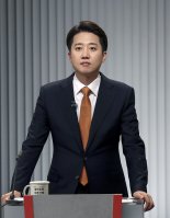 이준석 "정치교체가 시대교체 출발, 낡은세대 물러나야"