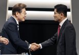 김문수 “이재명, 대통령 되도 재판 받아라”..李 “국회 논의 중”