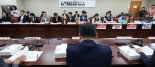 "소상공인 어려워..최저임금 차등적용" vs. "특고 최저임금 확대적용"