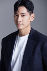 김요한, 불법 도박 누명 벗었다..소속사 "보복 협박범, 법정구속"