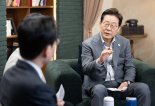 李, 권력기관 고강도 개혁 예고... 계엄권한 통제 '내란 단죄' 의지 [6·3 대선]