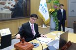 ‘0.8%’ 저성장 쇼크에 31개월 만에 기준금리 2.5% ‘뚝’[상보]