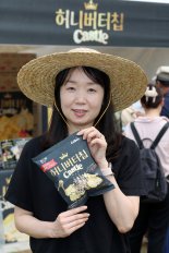 "MZ디저트로 딱! 허니버터칩 캐슬…현장 4행시 이벤트에 다들 빵 터져" [2025 서울식품유통대전]