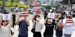 '이재명 모교' 중앙대 찾은 이준석...손팻말 시위대 앞 연설 '진땀'