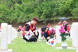 롯데건설, 현충일 맞아 임직원·가족들과 현충원 봉사활동 진행