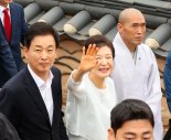 박근혜, PK서 김문수 마지막 지원...부산 범어사·울산·진주 찾아