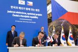 [fn사설] 원전 수출 중단 주장 단체, 국익은 안중에도 없나