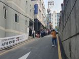 [현장]尹 사저 앞 투표소에 몰린 '오픈런' 행렬