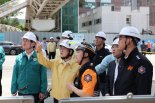 김동연, '용인 천공기 전도 사고' 현장 점검…"주민 일상 복귀하도록 최선"